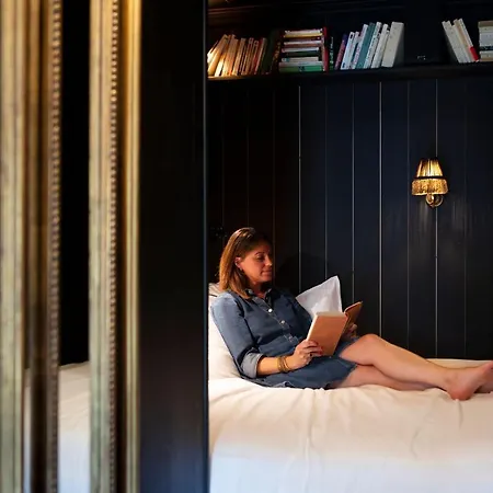 Lilybloom Hotel